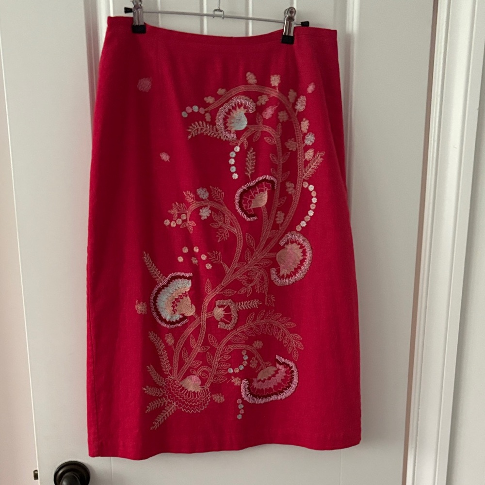 Chic Red Embroidered Midi Skirt